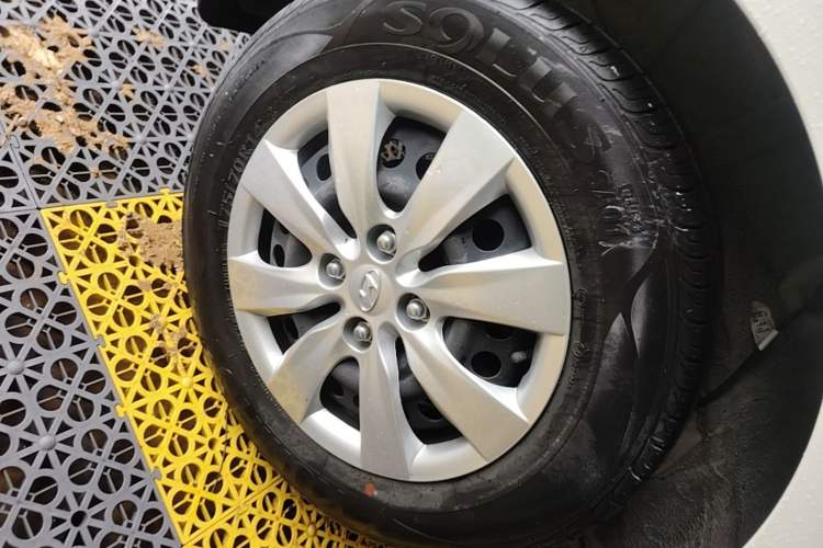 Used Hyundai Verna (older generation) 2020 1.4L Manual GL Refreshed Edition Right Rear Wheel Hub