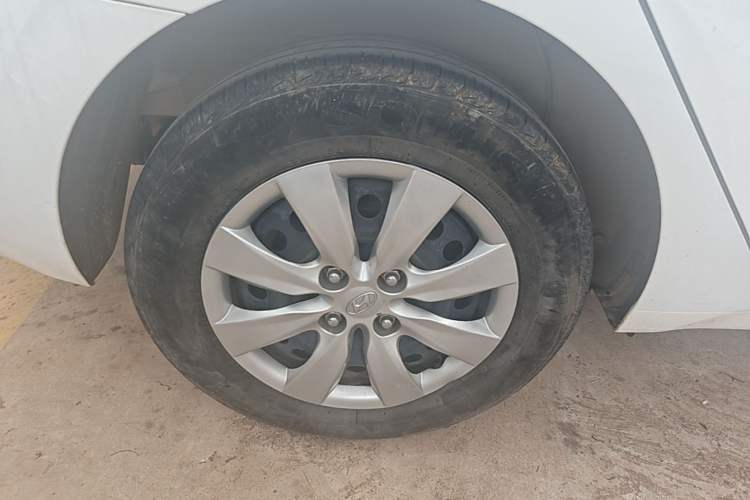 Used Hyundai Verna (older generation) 2020 1.4L Manual GL Refreshed Edition Right Rear Wheel Hub
