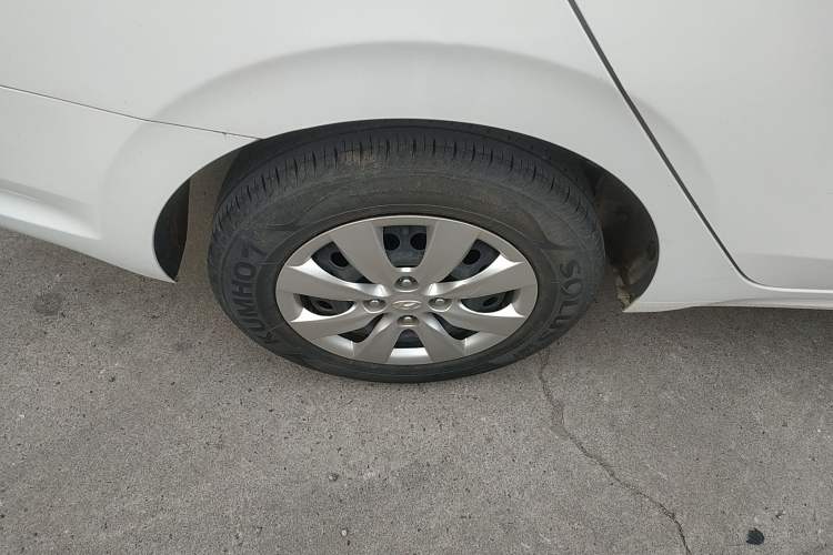 Used Hyundai Verna (older generation) 2020 1.4L Manual GL Refreshed Edition Right Rear Wheel Hub