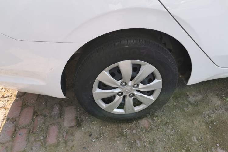 Used Hyundai Verna (older generation) 2020 1.4L Manual GL Refreshed Edition Right Rear Wheel Hub