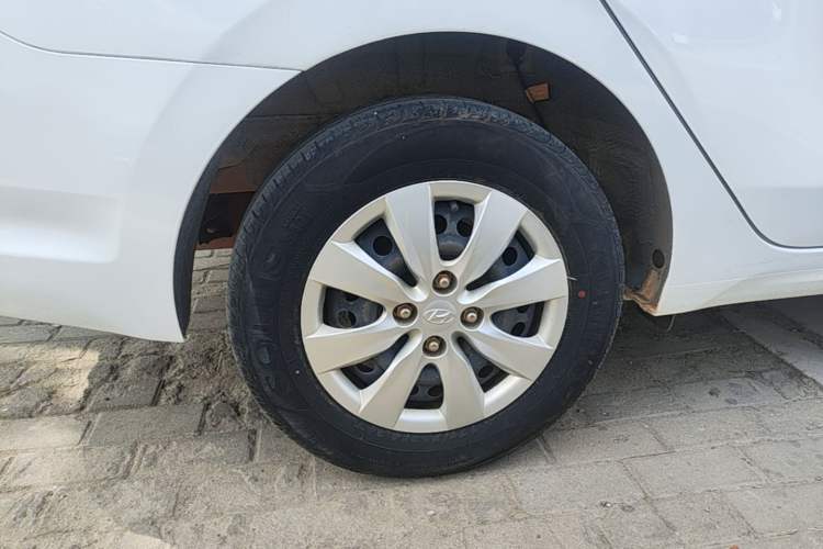 Used Hyundai Verna (older generation) 2020 1.4L Manual GL Refreshed Edition Right Rear Wheel Hub