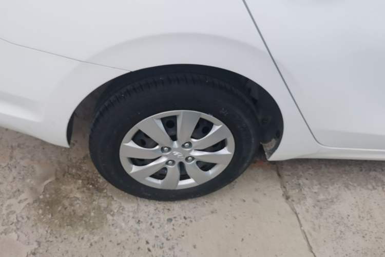 Used Hyundai Verna (older generation) 2020 1.4L Manual GL Refreshed Edition Right Rear Wheel Hub