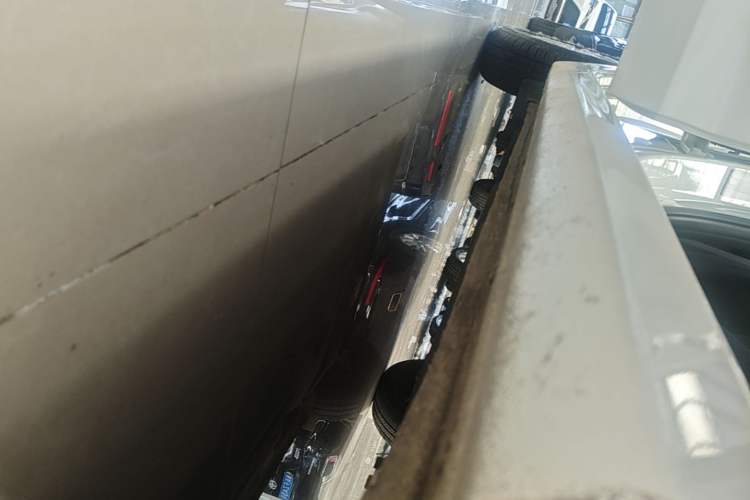 Used Hyundai Verna (older generation) 2020 1.4L Manual GL Refreshed Edition Right Side Sill