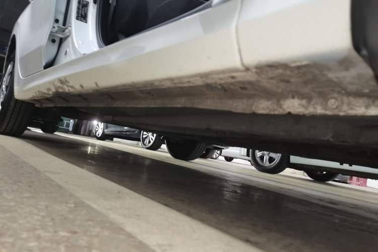 Used Hyundai Verna (older generation) 2020 1.4L Manual GL Refreshed Edition Right Side Sill