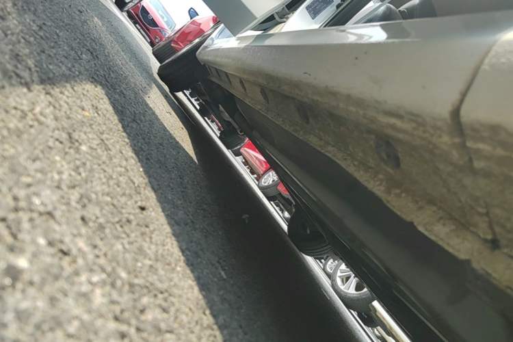 Used Hyundai Verna (older generation) 2020 1.4L Manual GL Refreshed Edition Right Side Sill