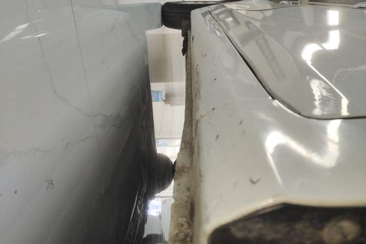Used Hyundai Verna (older generation) 2020 1.4L Manual GL Refreshed Edition Right Side Sill