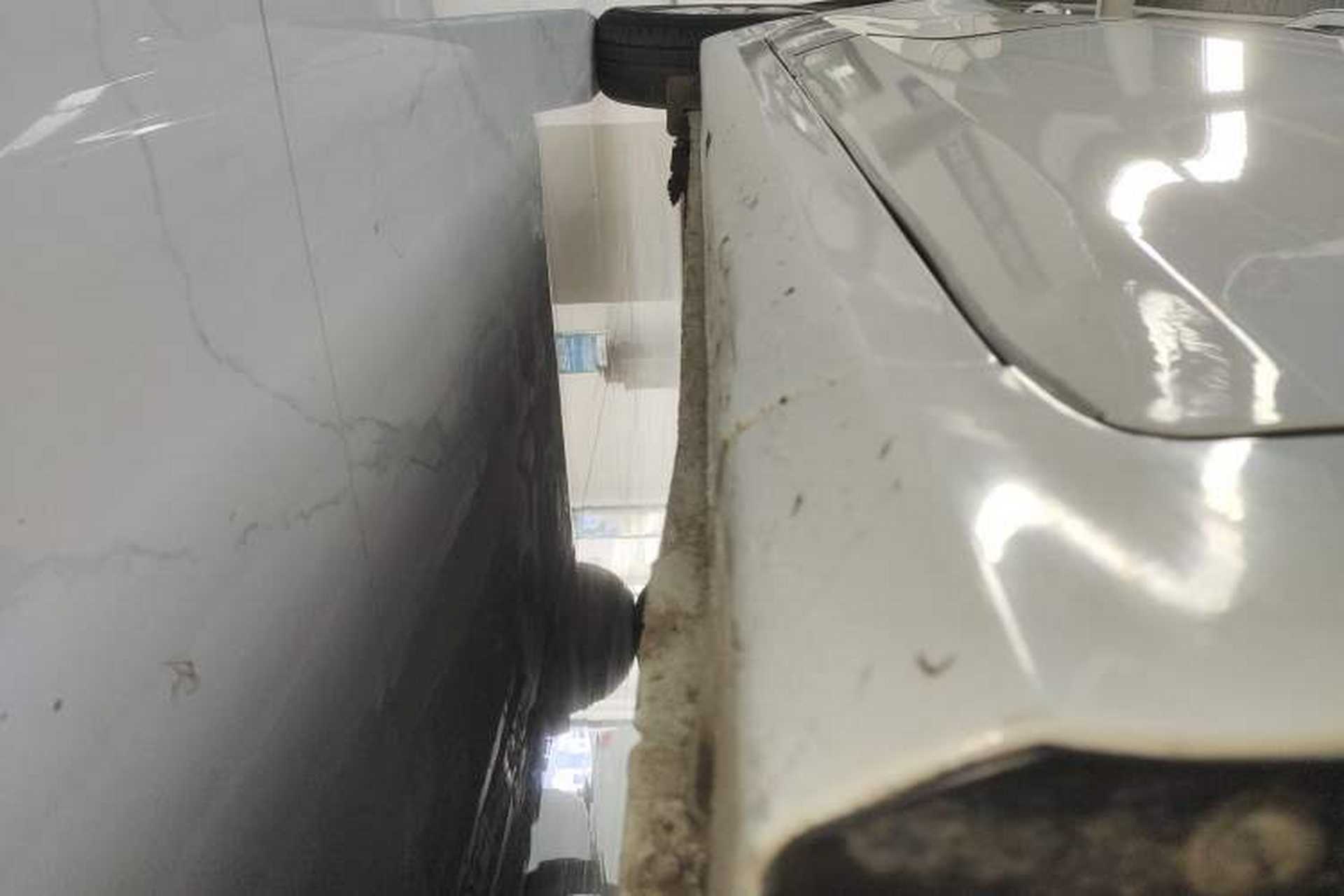 Used Hyundai Verna (older generation) 2020 1.4L Manual GL Refreshed Edition Right Side Sill
