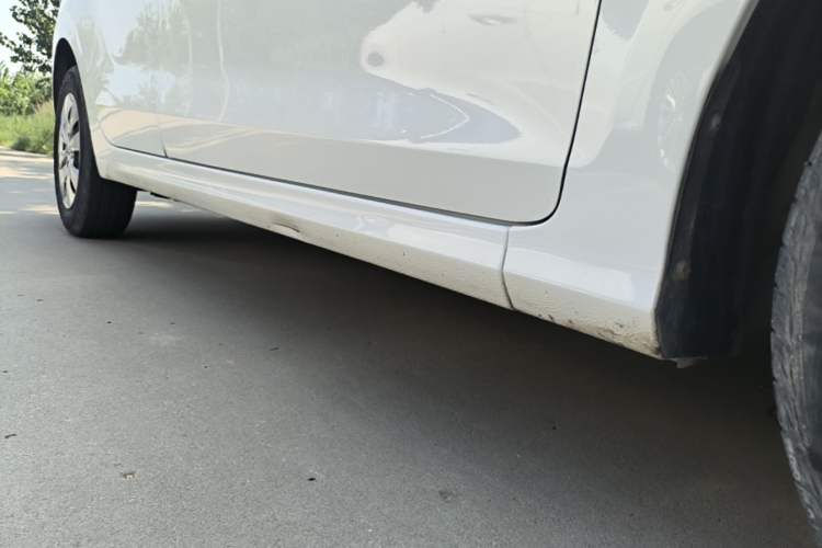 Used Hyundai Verna (older generation) 2020 1.4L Manual GL Refreshed Edition Right Side Sill