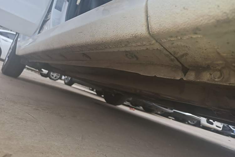 Used Hyundai Verna (older generation) 2020 1.4L Manual GL Refreshed Edition Right Side Sill
