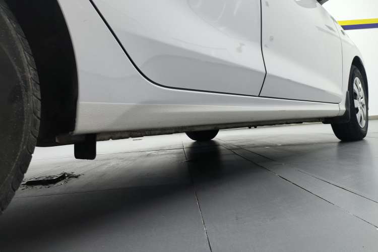 Used Hyundai Verna (older generation) 2020 1.4L Manual GL Refreshed Edition Right Side Sill