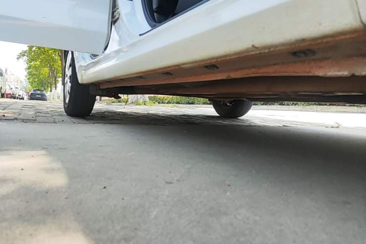 Used Hyundai Verna (older generation) 2020 1.4L Manual GL Refreshed Edition Right Side Sill