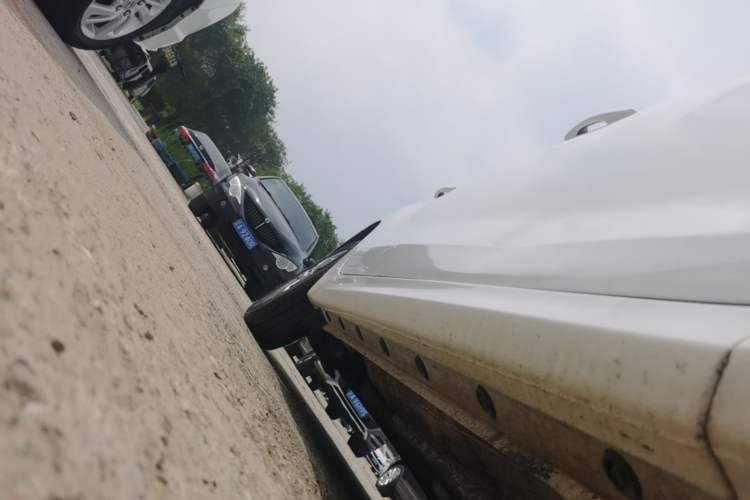 Used Hyundai Verna (older generation) 2020 1.4L Manual GL Refreshed Edition Right Side Sill