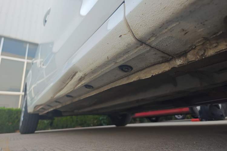 Used Hyundai Verna (older generation) 2020 1.4L Manual GL Refreshed Edition Right Side Sill