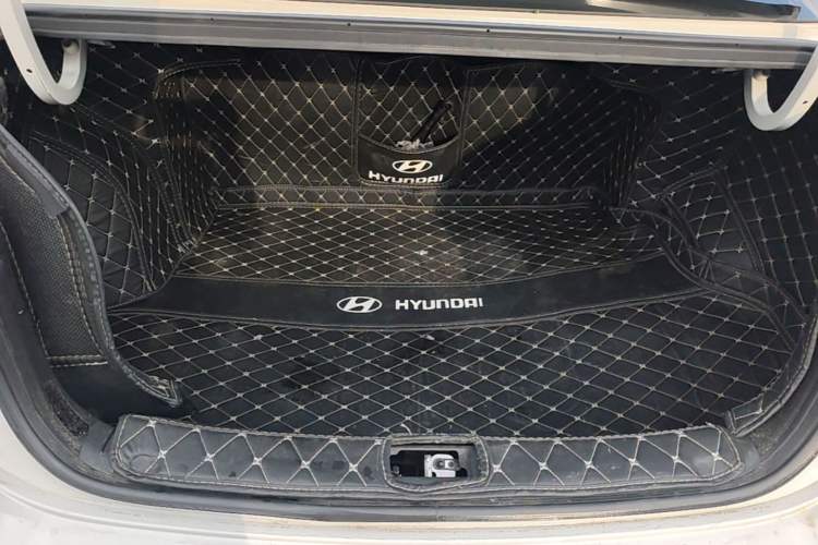 Used Hyundai Verna (older generation) 2020 1.4L Manual GL Refreshed Edition Trunk