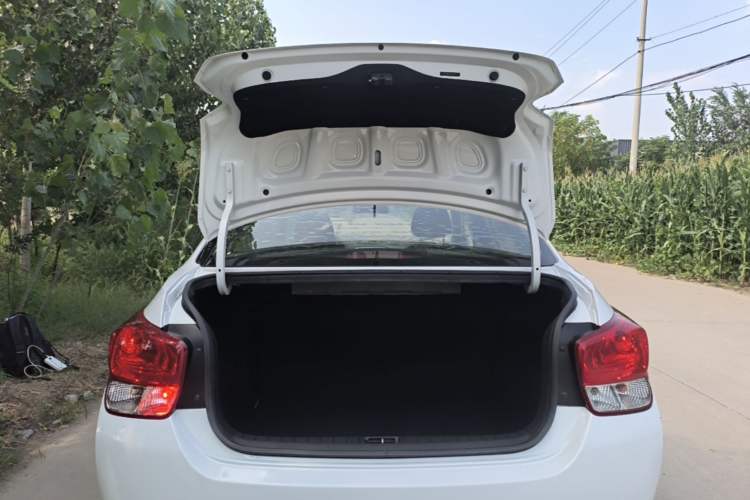 Used Hyundai Verna (older generation) 2020 1.4L Manual GL Refreshed Edition Trunk