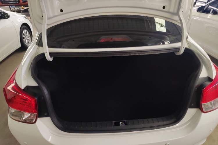 Used Hyundai Verna (older generation) 2020 1.4L Manual GL Refreshed Edition Trunk