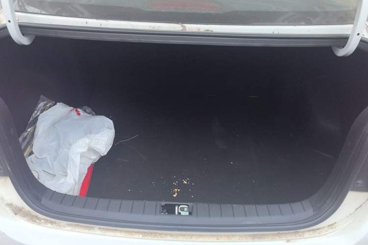 Used Hyundai Verna (older generation) 2020 1.4L Manual GL Refreshed Edition Trunk