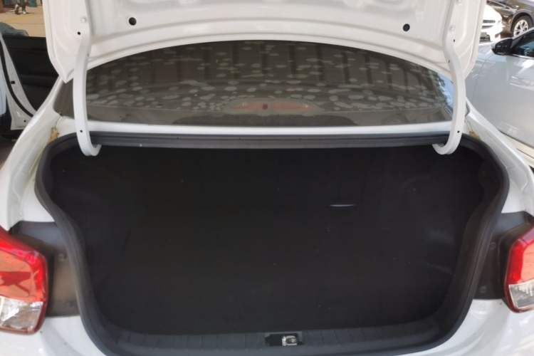 Used Hyundai Verna (older generation) 2020 1.4L Manual GL Refreshed Edition Trunk