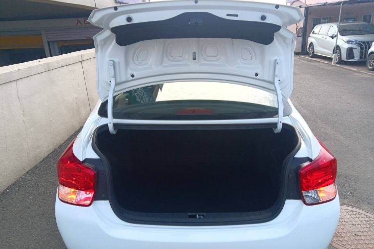 Used Hyundai Verna (older generation) 2020 1.4L Manual GL Refreshed Edition Trunk