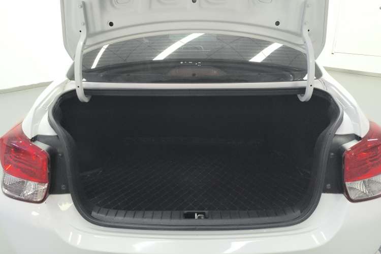 Used Hyundai Verna (older generation) 2020 1.4L Manual GL Refreshed Edition Trunk