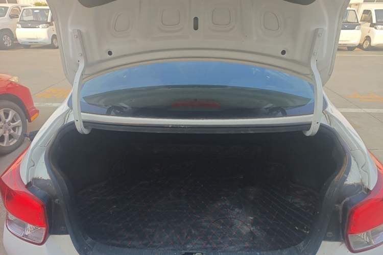 Used Hyundai Verna (older generation) 2020 1.4L Manual GL Refreshed Edition Trunk