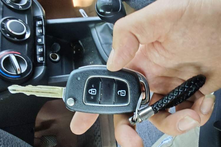 Used Hyundai Verna (older generation) 2020 1.4L Manual GLS Vibrant Edition Vehicle Key