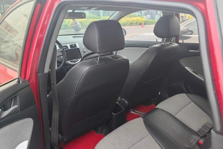 Used Hyundai Verna Ray 2014 1.4L Automatic GLX Interior 3