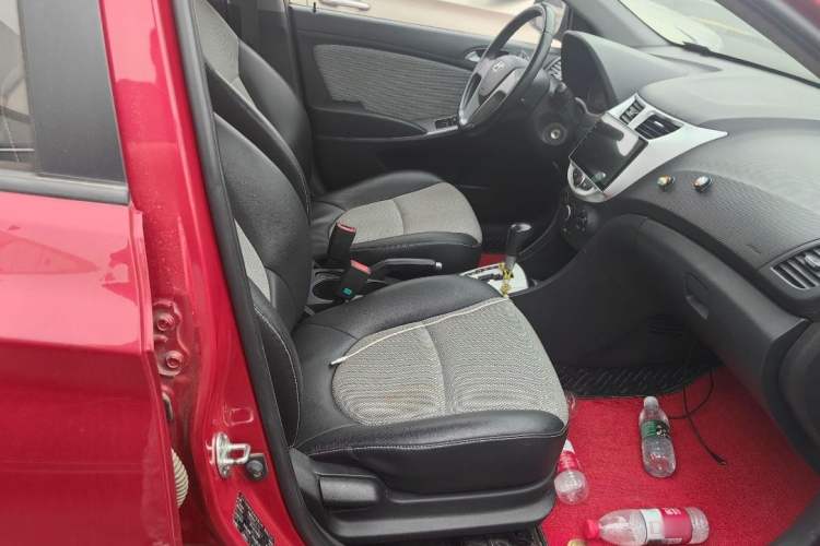 Used Hyundai Verna Ray 2014 1.4L Automatic GLX Interior 4
