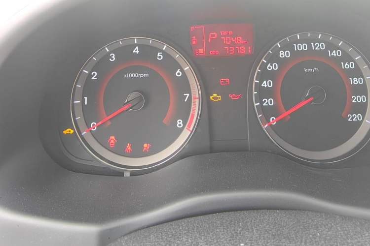 Used Hyundai Verna Ray 2014 1.4L Automatic GLX Odometer Close Up