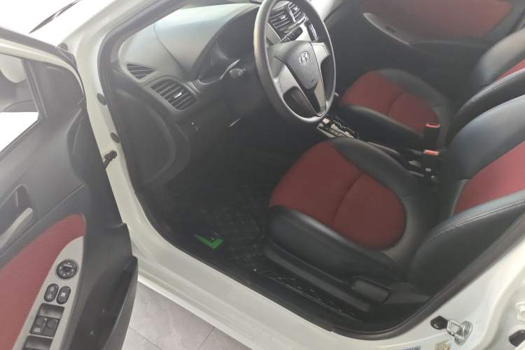 Used Hyundai Verna Ray 2014 1.4L Automatic GLX Driver Seat