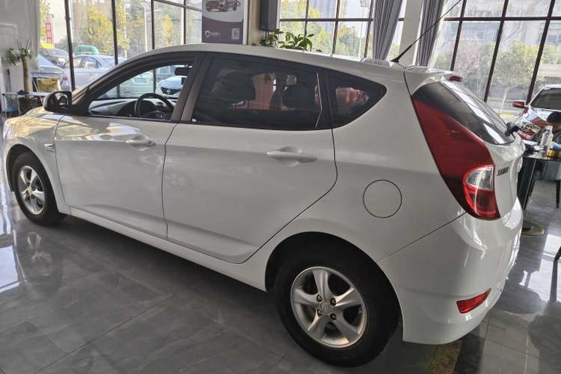 Used Hyundai Verna Ray 2014 1.4L Automatic GLX Exterior 3