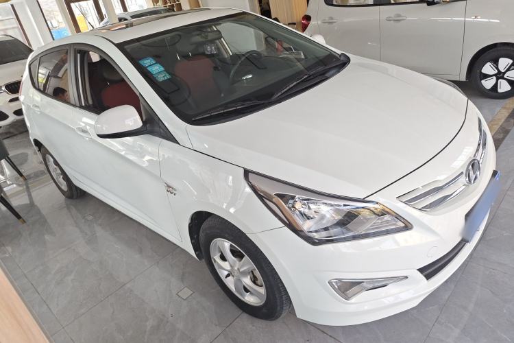 Used Hyundai Verna Ray 2014 1.4L Automatic GLX Front Right 45 Deg