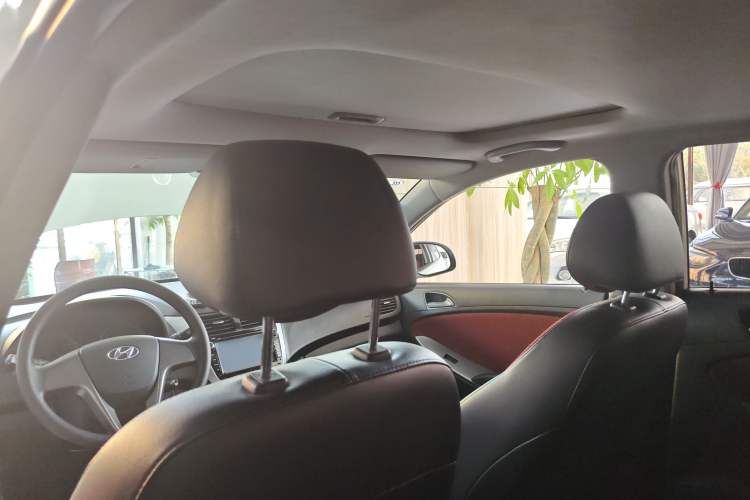 Used Hyundai Verna Ray 2014 1.4L Automatic GLX Headliner