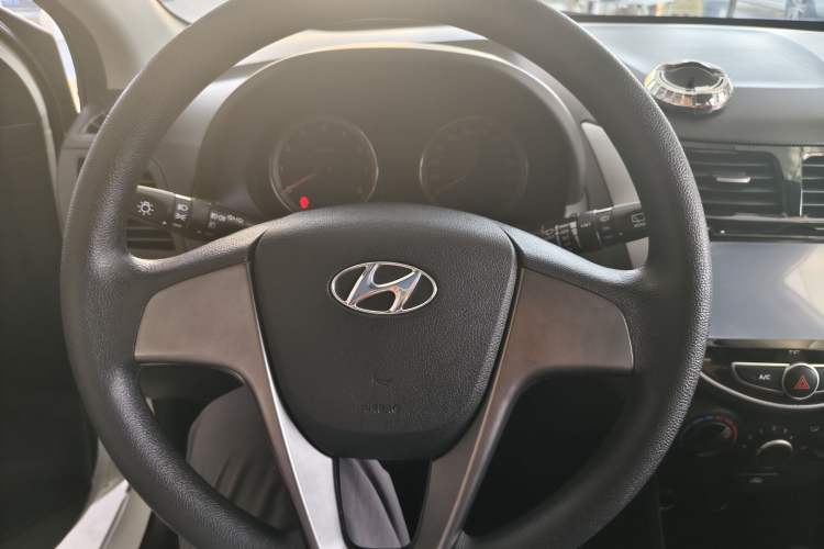 Used Hyundai Verna Ray 2014 1.4L Automatic GLX Interior 2