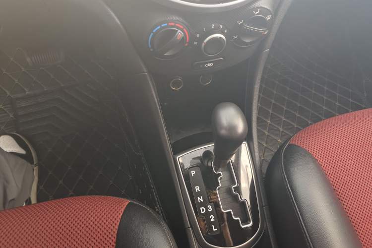 Used Hyundai Verna Ray 2014 1.4L Automatic GLX Interior 3