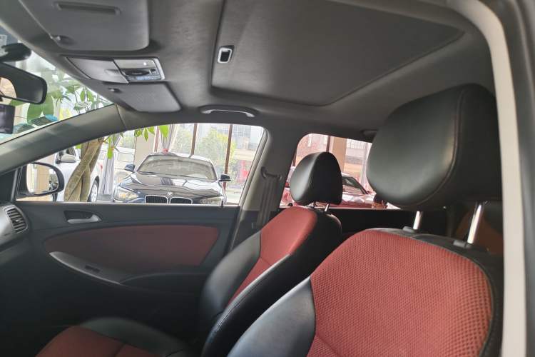 Used Hyundai Verna Ray 2014 1.4L Automatic GLX Interior 5