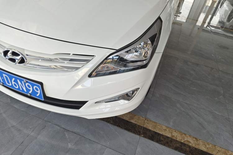 Used Hyundai Verna Ray 2014 1.4L Automatic GLX Left Front Headlight