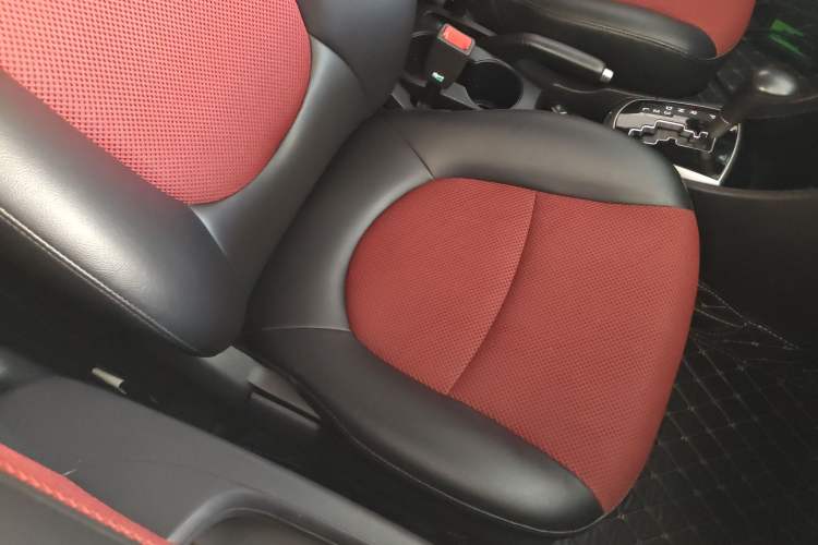 Used Hyundai Verna Ray 2014 1.4L Automatic GLX Right Front Seat