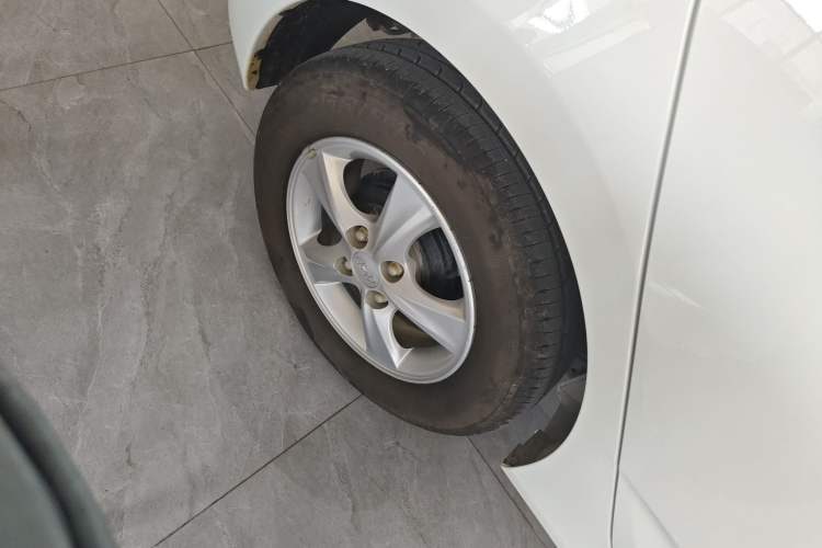 Used Hyundai Verna Ray 2014 1.4L Automatic GLX Right Rear Wheel Hub