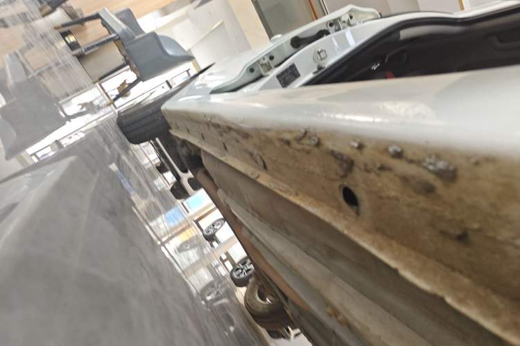 Used Hyundai Verna Ray 2014 1.4L Automatic GLX Right Side Sill