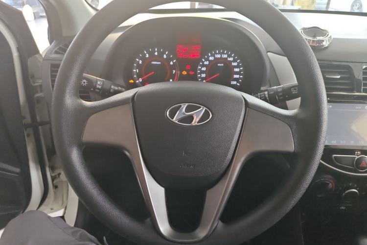 Used Hyundai Verna Ray 2014 1.4L Automatic GLX Steering Wheel