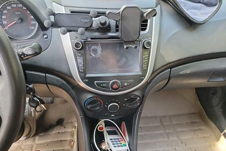 Used Hyundai Verna Ray 2014 1.4L Manual GLX Audio And AC Panel