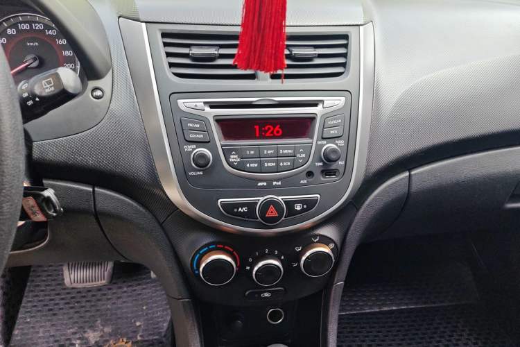 Used Hyundai Verna Ray 2014 1.4L Automatic GLX Audio And AC Panel