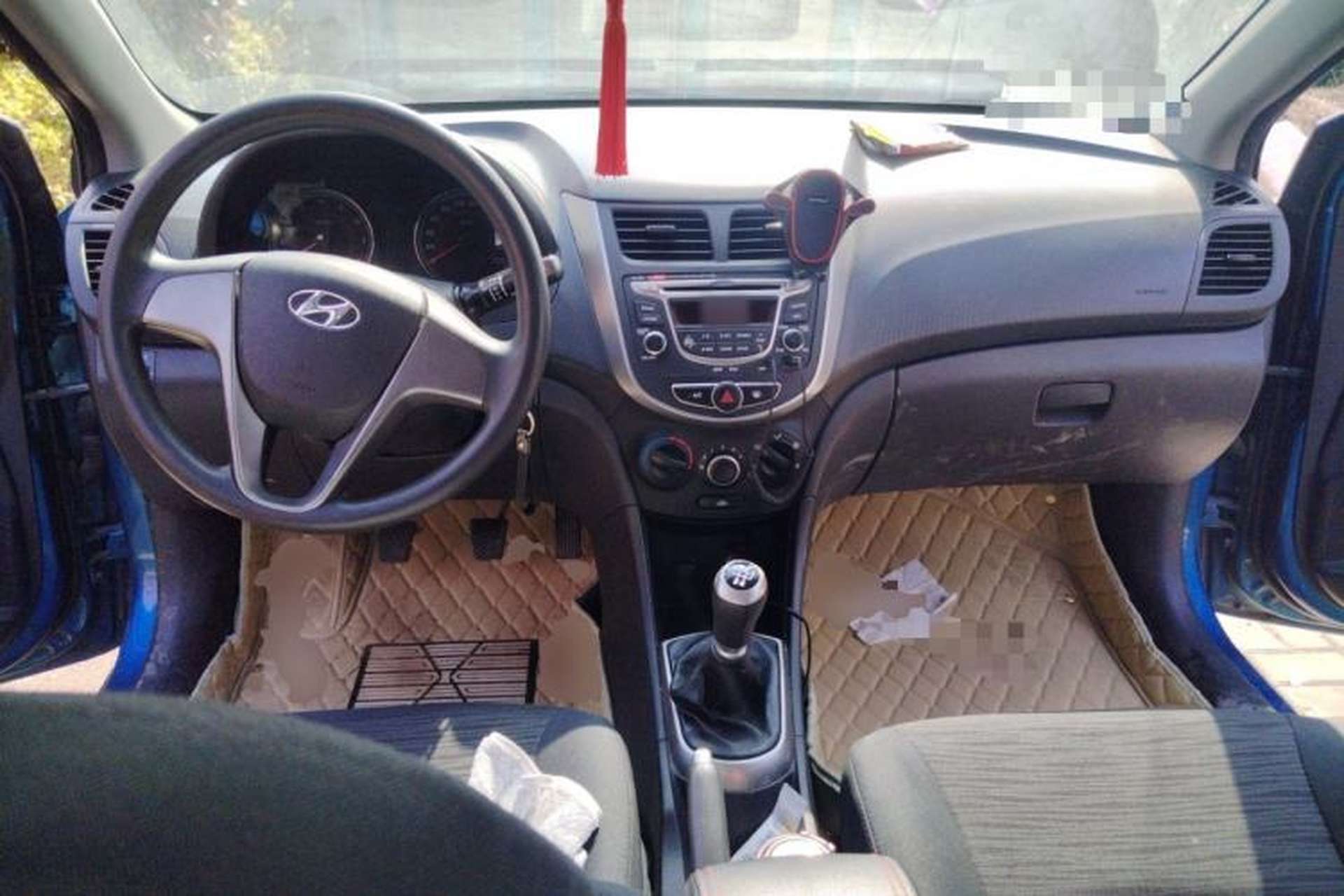 Used Hyundai Verna Ray 2014 1.4L Manual GLX Center Console