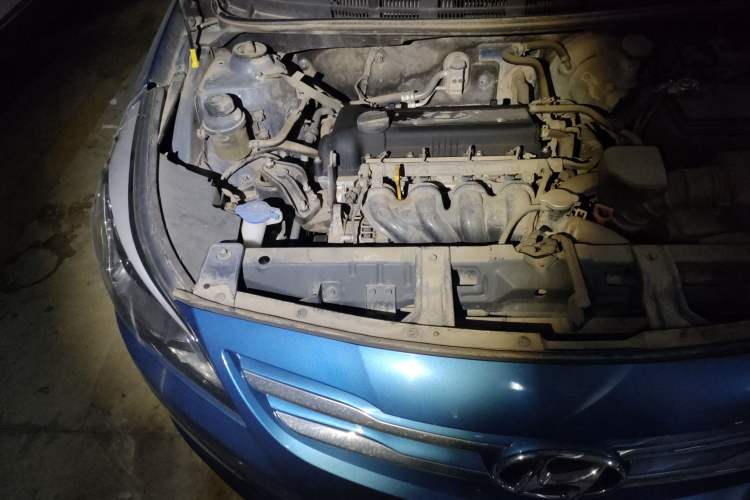 Used Hyundai Verna Ray 2014 1.4L Automatic GLX Engine Bay Right