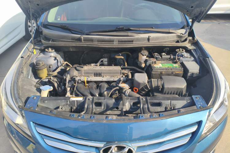 Used Hyundai Verna Ray 2014 1.4L Automatic GLX Engine Bay