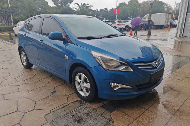 Used Hyundai Verna Ray 2014 1.4L Automatic GLX Front Right 45 Deg
