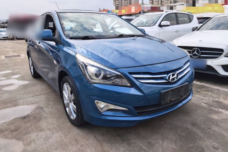 Used Hyundai Verna Ray 2014 1.4L Automatic TOP Front Right 45 Deg