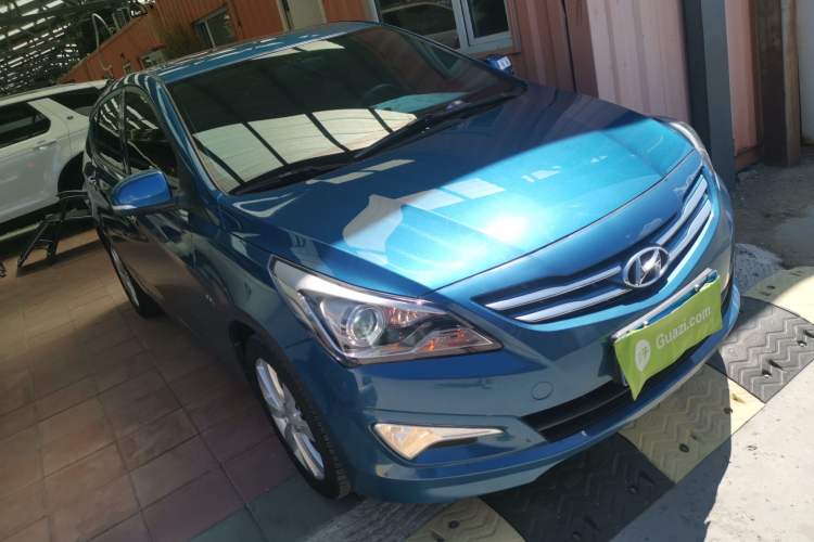 Used Hyundai Verna Ray 2014 1.6L Automatic TOP Front Right 45 Deg