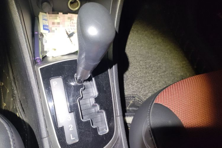 Used Hyundai Verna Ray 2014 1.4L Automatic GLX Gear Lever